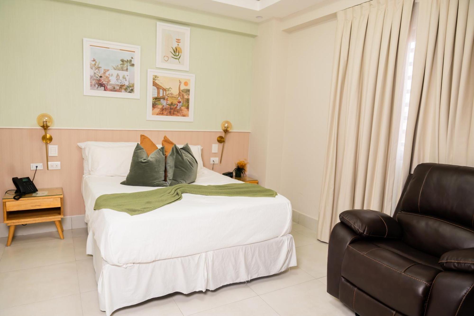 Hotel Stay Here Suites Санто Доминго Екстериор снимка