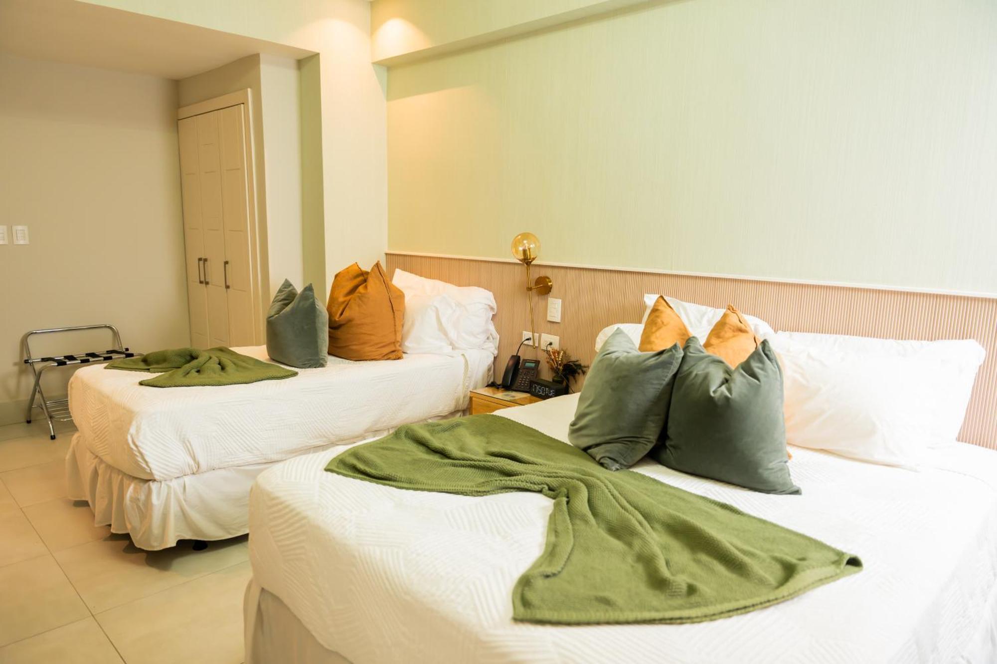 Hotel Stay Here Suites Санто Доминго Екстериор снимка