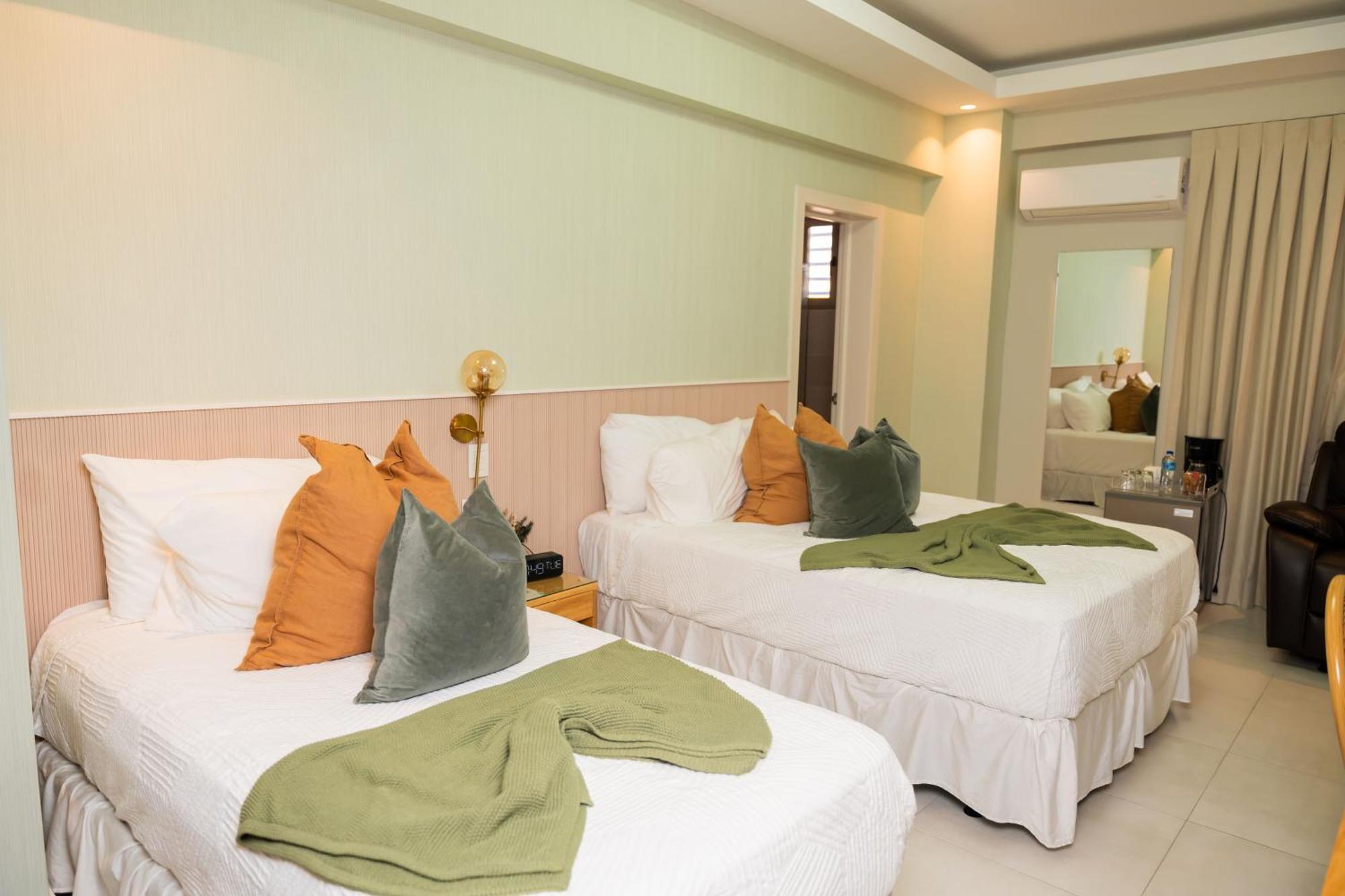 Hotel Stay Here Suites Санто Доминго Екстериор снимка
